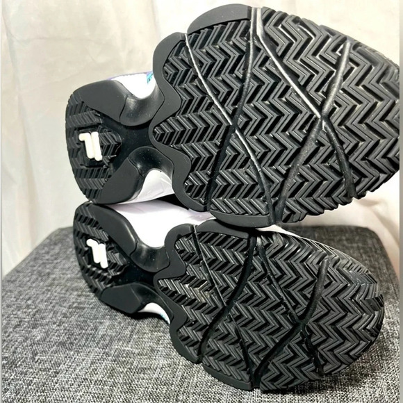 Fila Limited Edition Jamal Mashburn
Basketball sneaker Ltd Ed - Men 5.5/Women 7 - Picture 8 of 9